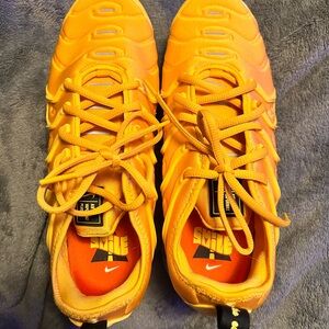 Nike Air VaporMax Plus
Go The Extra Smile (Women's)